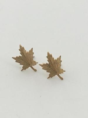 Gold tone leaf unmarked stud earrings