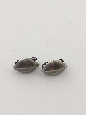 Silver tone vintage clip on earring