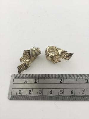 Gold tone unmarked screw on fashion earrings