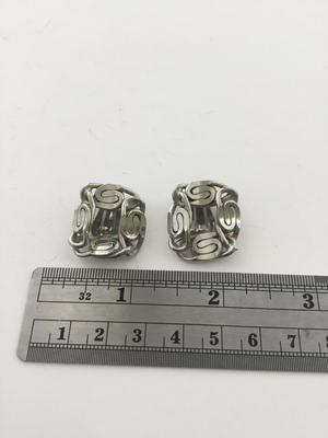 Unmarked clip on vintage earrings