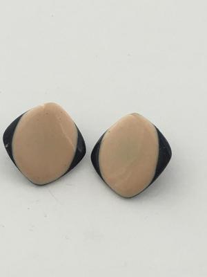 Black and nude color fashion earrings