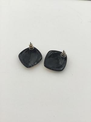 Black and nude color fashion earrings