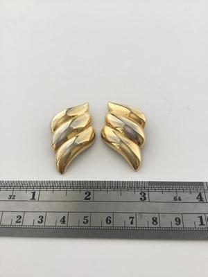 Tat marked gold tone vintage clip on statement earrings