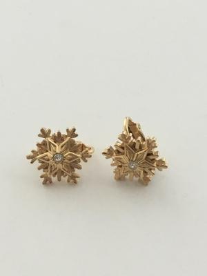 Unmarked gold tone snowflake vintage clip on earrings