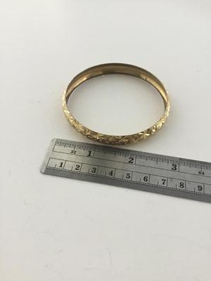 Gold tone fashion bangle