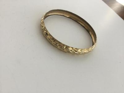 Gold tone fashion bangle