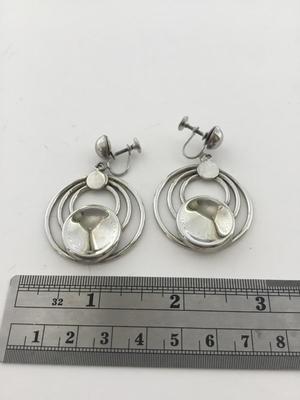 Unmarked round vintage screw on statement earrings