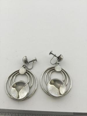 Unmarked round vintage screw on statement earrings