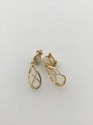 Gold tone dangle vintage clip on earrings