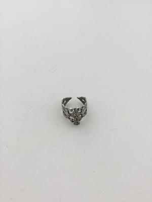 Unmarked beautiful silver tone ring