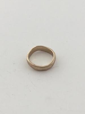 Gold tone unmarked fashion ring
