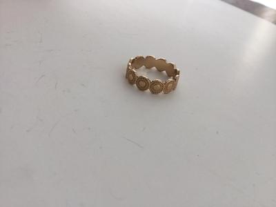 Gold tone unmarked fashion ring