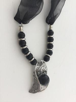 Beautiful ribbon type black fashion necklace