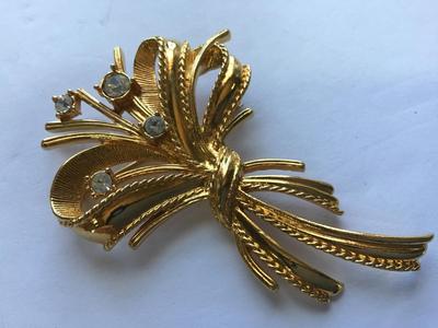 Gold Tone Rhinestone Brooch
