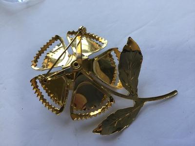Vintage Gold Tone Flower Brooch