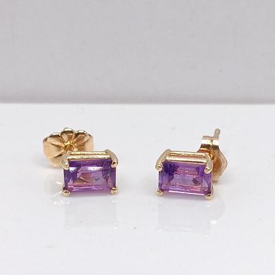 LOT 313: Gold-Tone Post Earrings with One 585/14K Back and One 14K Back
