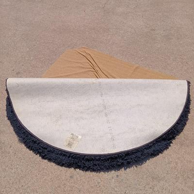 LOT 304: Dalyn Rug Company 6' Round Black Rug