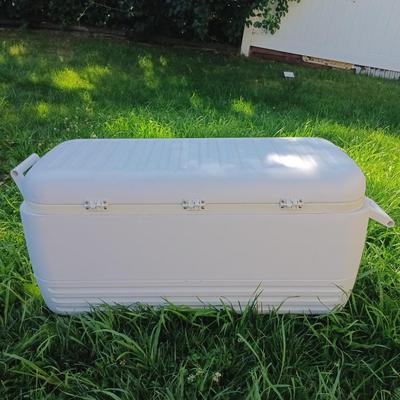 LOT 268: Igloo Polar 120 Qt Cooler