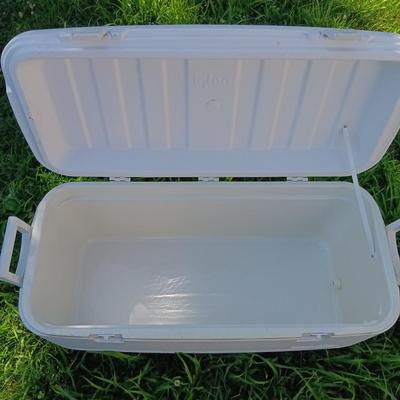 LOT 268: Igloo Polar 120 Qt Cooler