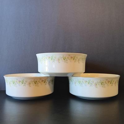 LOT 265: Johann Haviland Forever Spring Serving Dishes