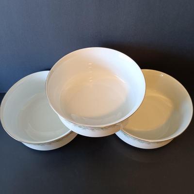 LOT 265: Johann Haviland Forever Spring Serving Dishes