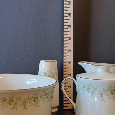 LOT 265: Johann Haviland Forever Spring Serving Dishes