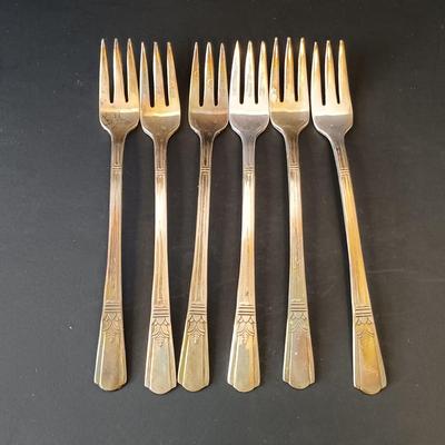 LOT 255: Large Collection of Plated and Stainless Steel Silverware