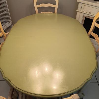 LOT 254: Vintage Dining Room Table and Chair Set - (6) Chairs Total with Leaf
