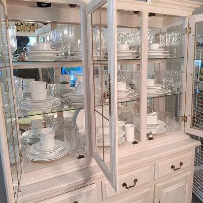 LOT 250: Mikasa Hampton Bays Bone China Dish Collectiion with Crystal Glassware
