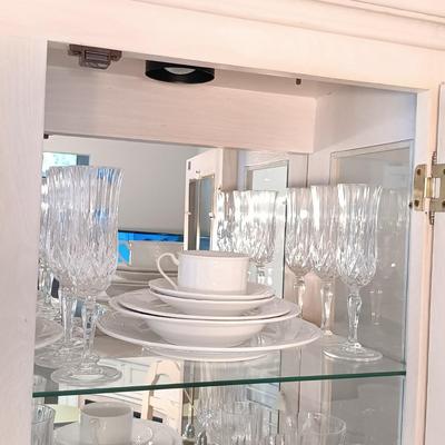 LOT 250: Mikasa Hampton Bays Bone China Dish Collectiion with Crystal Glassware