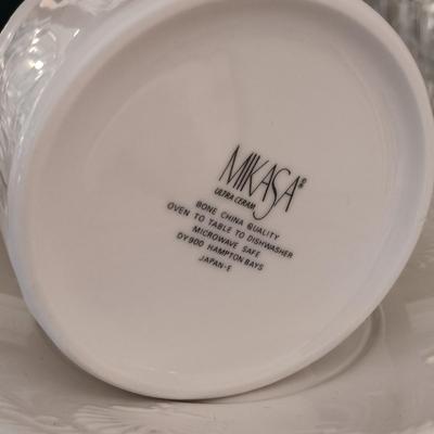LOT 250: Mikasa Hampton Bays Bone China Dish Collectiion with Crystal Glassware
