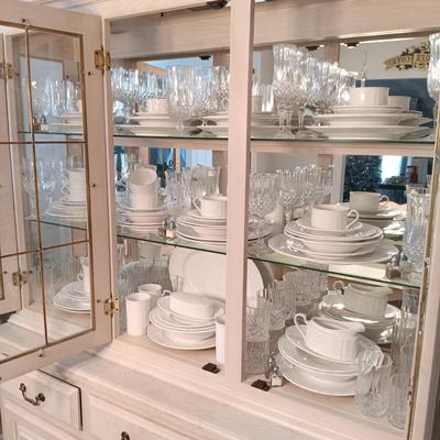 LOT 250: Mikasa Hampton Bays Bone China Dish Collectiion with Crystal Glassware