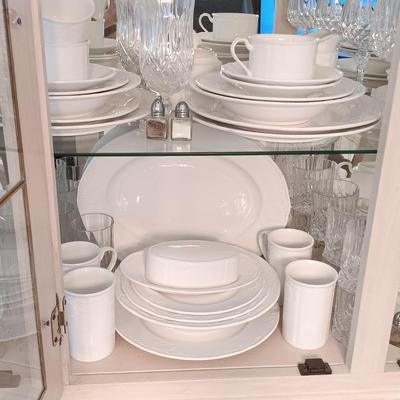 LOT 250: Mikasa Hampton Bays Bone China Dish Collectiion with Crystal Glassware