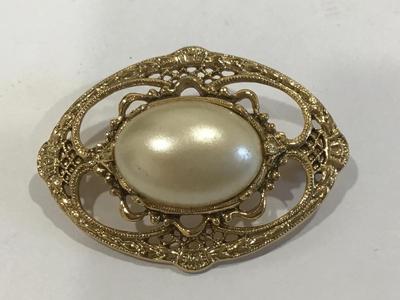 Faux Pearl Fashion Brooch