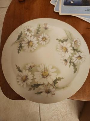 White Plate w/ Daisies