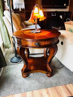 2 TIER INLAID WOOD SIDE TABLE W/DRAWER AND A 3 LIGHT LILY LAMP