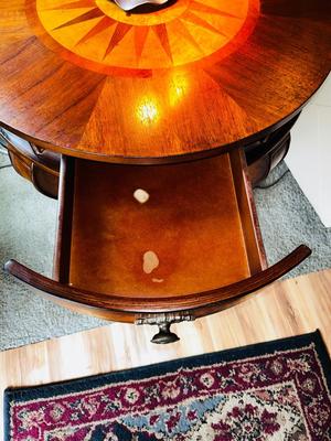 2 TIER INLAID WOOD SIDE TABLE W/DRAWER AND A 3 LIGHT LILY LAMP