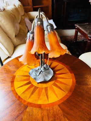 2 TIER INLAID WOOD SIDE TABLE W/DRAWER AND A 3 LIGHT LILY LAMP