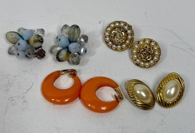 Earrings Lot - Vintage Clip on jewelry