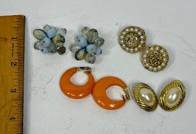 Earrings Lot - Vintage Clip on jewelry