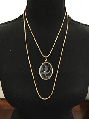 1970 Gold Tone Glass Carved Cameo 2 Strand Box Chain