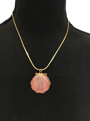 Shell Necklace Gold Tone