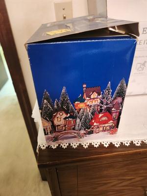 Deluxe Porcelian Lighted House