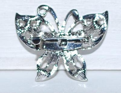 BUTTERFLY Designed 20 Accents Clear Stones BROOCH (1¼" x 1") on a Silver Tone Setting