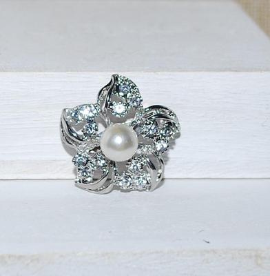 Faux PEARL 5 Petal Clear Stones BROOCH (1" Diam.) on a Silver Tone Setting