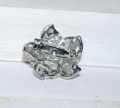 Faux PEARL 5 Petal Clear Stones BROOCH (1" Diam.) on a Silver Tone Setting