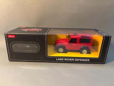 RASTAR - 1:24 Red Land Rover Defender - Remote Controlled Racing Car