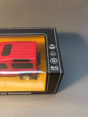 RASTAR - 1:24 Red Land Rover Defender - Remote Controlled Racing Car
