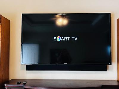 65” SAMSUNG SMART TV WITH WALL MOUNT AND 54” VIZIO SOUNDBAR SURROUND SOUND BLUETOOTH SYSTEM