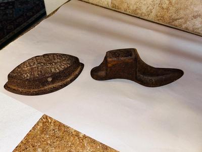 ANTIQUE CAST IRON AND SHOE FORM